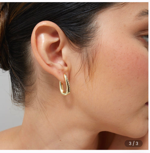 Belíssimo brincos e colar elegante